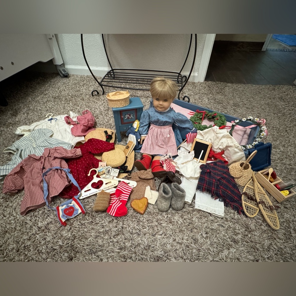 Incredible VINTAGE American Girl Doll full set bed 1990s. Kirsten Larson